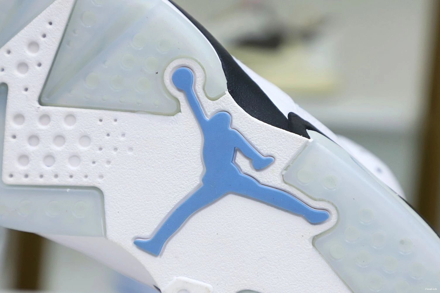 RETRO HOME' AIR 6 JORDAN 'UNC 0825